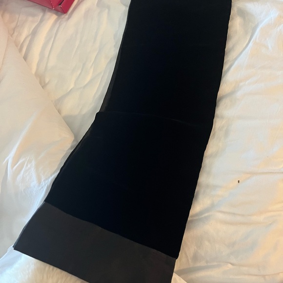 Ladies black Holt Renfrew scarf nwt - Picture 8 of 15